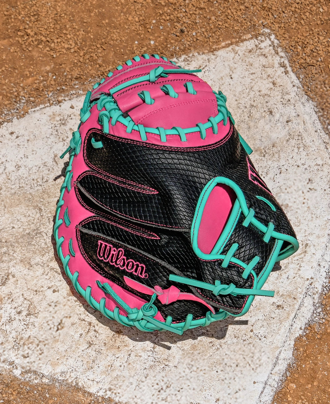 2026 A1000® CM33 33” Baseball Catcher’s Mitt