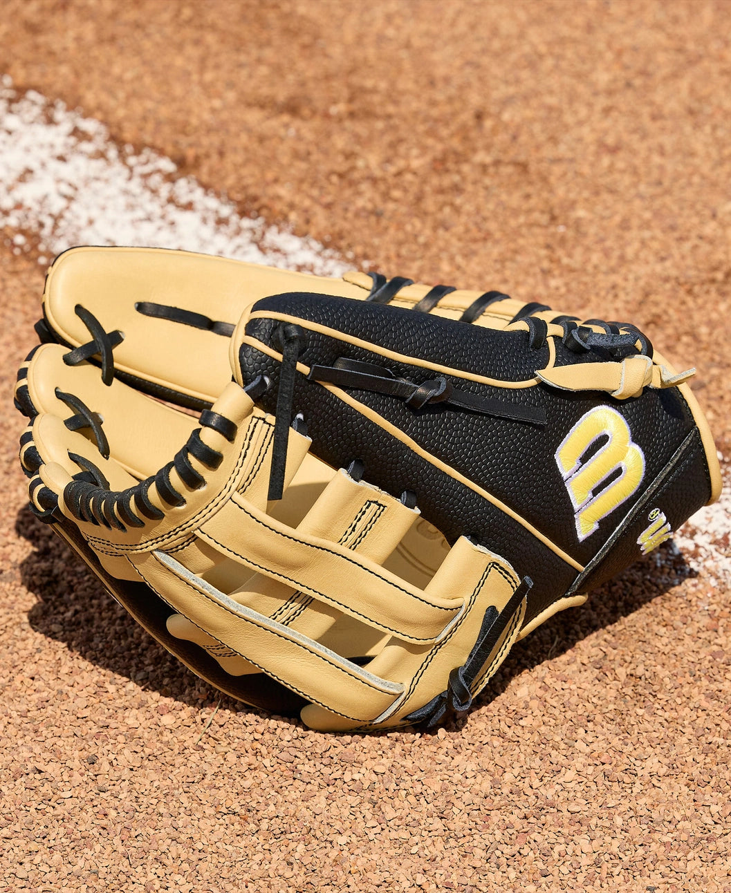 2026 A2000® Classics Series DW5 12” Infield Baseball Glove