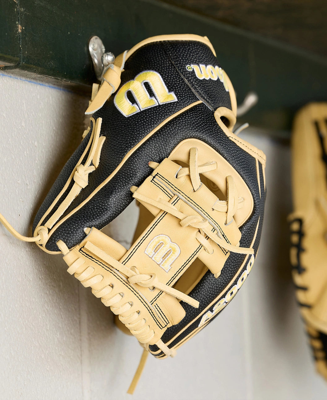 2026 A2000® Classics Series 1786 11.5” Infield Baseball Glove